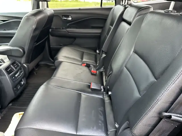 2022 Honda Pilot Touring 8P l Clean CarFax l One Owner l Local V in Cars & Trucks in Calgary - Image 24