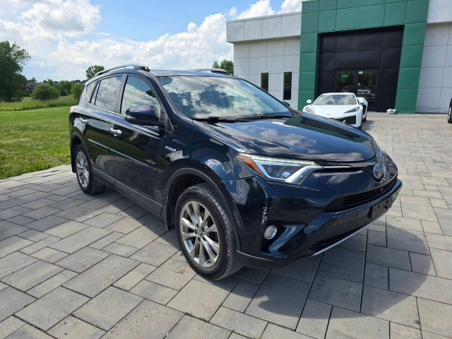 2017 Toyota RAV4 Hybrid in Cars & Trucks in Ottawa - Image 3