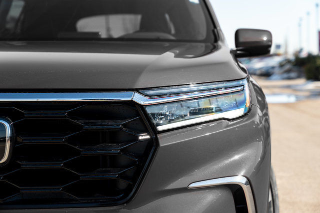 2025 Honda Pilot Touring in Cars & Trucks in Edmonton - Image 4