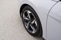 CLEAN CARFAX KEY FEATURES: ALUMINIUM ALLOY WHEELS | SUNROOF | WIRELESS APPLE CAR PLAY / ANDROID AUTO... (image 8)
