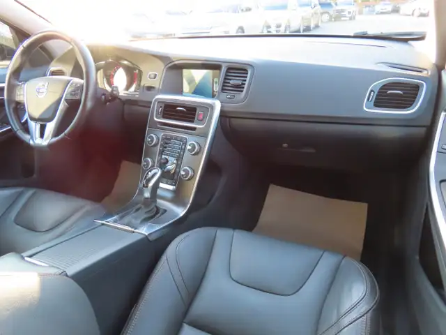 2016 Volvo V60 Cross Country T5 PREMIER PKG AWD - WAGON - LEATHE in Cars & Trucks in Oakville / Halton Region - Image 20
