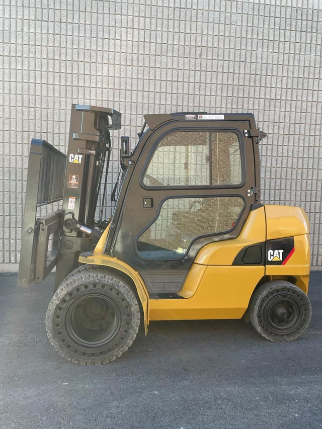CAT DIESEL 8000 LBS. OUTDOOR DUALLY FORKLIFT WITH CAB in Heavy Equipment in Mississauga / Peel Region - Image 2