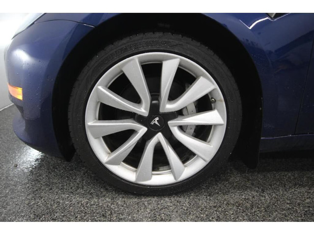 2019 Tesla Model 3 LONG RANGE / AWD / DUAL MOTOR in Cars & Trucks in Lévis - Image 4