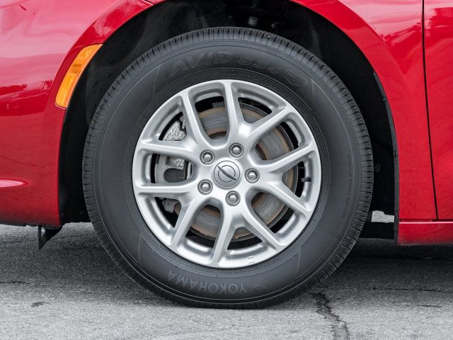 2024 Chrysler Pacifica Touring-L | Clean Carfax | Alloy Wheels in Cars & Trucks in Hamilton - Image 4