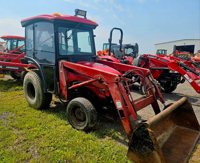 2004 Case IH 2004 Case IH DX29 - Tractor in Farming Equipment in Kawartha Lakes - Image 2