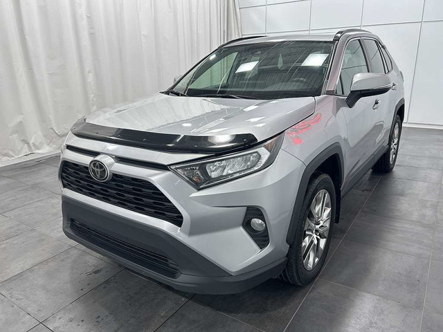 2021 Toyota RAV4 XLE PREMIUM AWD - TOIT OUVRANT - INT. CUIR in Cars & Trucks in Québec City - Image 3