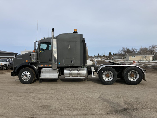 2013 Kenworth T/A Sleeper Truck Tractor T800 in Heavy Trucks in Regina - Image 4