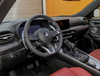 Wow! À voir! / Come see it! **Hybride rechargeable / Plug-in Hybrid** BAS KILOMÉTRAGE / LOW MILEAGE.... (image 1)