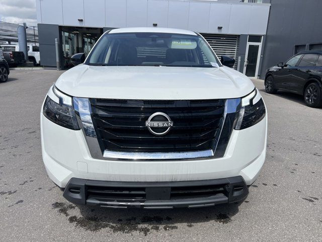 2025 Nissan Pathfinder S | AWD | CLOTH | 3RD ROW | BACK UP CAM in Cars & Trucks in Calgary - Image 2