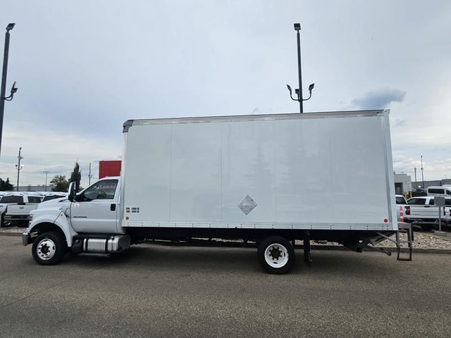 2022 Ford F-650 Diesel Regular Cab Base, 20ft Van Body, 6.7L V8  in Cars & Trucks in St. Albert - Image 2