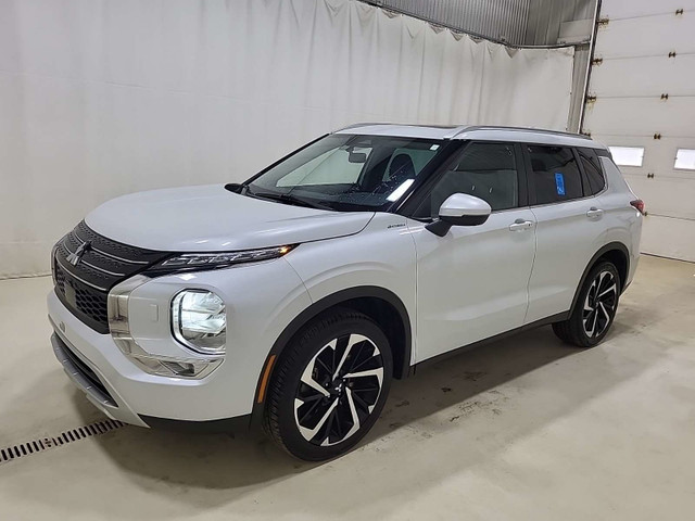 2022 Mitsubishi Outlander LE LE/AWD/6 PASSENGER/PANO/NAVI/24KM! in Cars & Trucks in Belleville