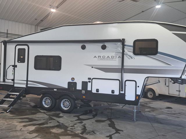 Couple's Fifth Wheel Trailer That Can Tow a Boat in Travel Trailers & Campers in Edmonton - Image 2