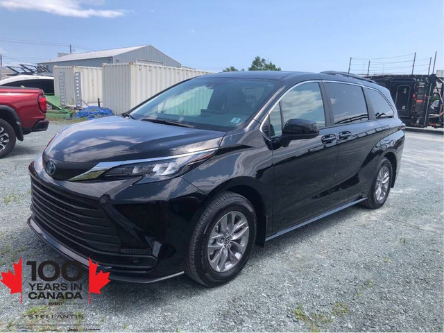 2025 Toyota Sienna LE | 8 PASSENGER | CARPLAY | LOW KMS! | in Cars & Trucks in Oakville / Halton Region