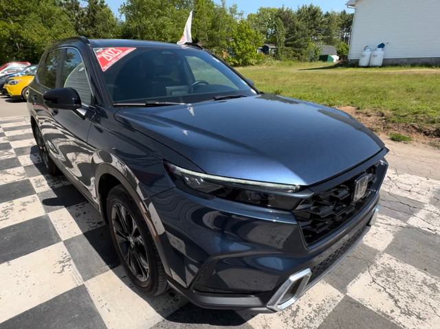 2023 Honda CR-V HYBRID Touring - sunroof, power seats, cruise co in Cars & Trucks in Annapolis Valley - Image 4