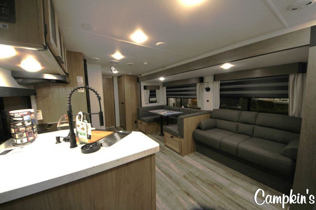 2024 FOREST RIVER CHEROKEE 324TS in Travel Trailers & Campers in Oshawa / Durham Region - Image 2