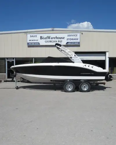 Mercruiser 4.5L 250HP, Folding Wake Tower, Custom Trailer, Simrad GO 9 GPS, Sea Deck Cockpit Floorin...