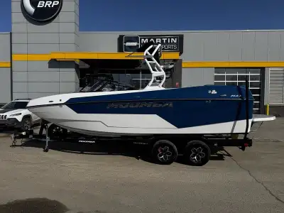 2025 Moomba MaxTAKE IT TO THE MAX. Meet the Max: The thrill-seeking, adventure-ready, 22’6? Moomba b...