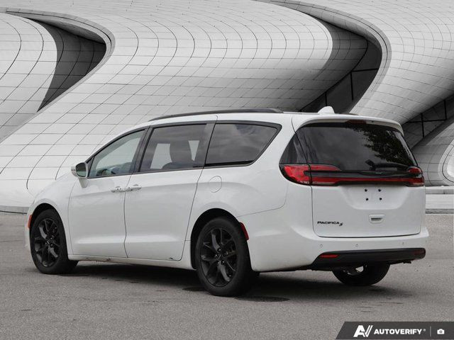 2022 Chrysler Pacifica Touring L | Leather | Power Doors in Cars & Trucks in London - Image 3