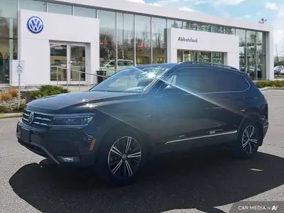 This Volkswagen Tiguan delivers a Intercooled Turbo Regular Unleaded I-4 2.0 L/121 engine powering t...