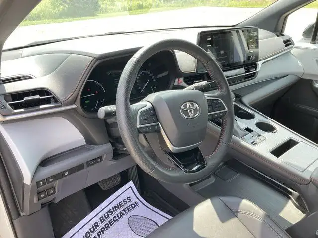 2021 Toyota Sienna XSE in Cars & Trucks in Hamilton - Image 17