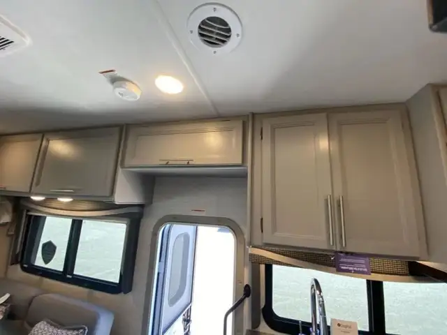 2024 Thor Motor Coach Outlaw 29J in RVs & Motorhomes in Abbotsford - Image 14