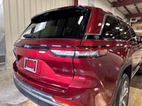 ALLOY WHEELS, POWER PASSENGER SEAT, SPOILER, POWER LIFTGATE, TRAILER SWAY CONTROL, NAVIGATION SYSTEM... (image 8)
