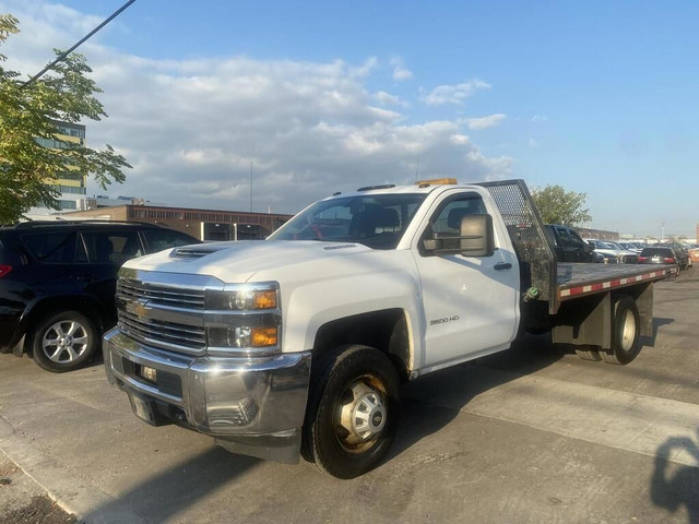 2017 Chevrolet SILVERADO 3500HD Diesel Dually Regular Cab Flat B in Cars & Trucks in City of Toronto - Image 3