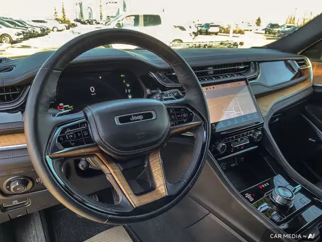 2022 Jeep Grand Cherokee 4xe Summit Reserve | Passenger in Cars & Trucks in Edmonton - Image 17