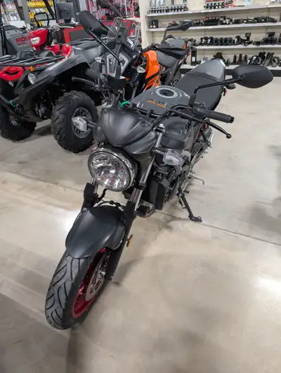 BRAND NEW CONDITION JUST OVER 300 KMS!!! WONT LAST LONG 2024 Suzuki SV650AV-TWIN POWER FOR THE STREE...