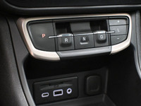 LOADED DENALI! WELL OPTIONED WITH HEATED/VENTED LEATHER, HEATED STEERING WHEEL, HEAD UP DISPLAY, PAN... (image 9)