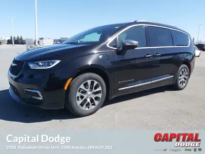 This Chrysler Pacifica Hybrid Pinnacle, with a 3.6L Pentastar VVT V-6 engine, features a 1-speed CVT...