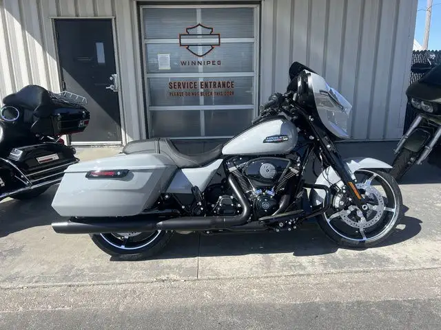 2025 Harley-Davidson FLHX - Street Glide in Sport Touring in Winnipeg - Image 2