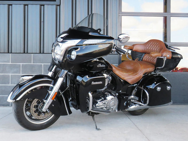 2016 Indian Motorcycle Roadmaster Thunder Black in Street, Cruisers & Choppers in Cambridge - Image 2