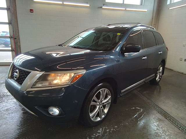 2014 Nissan Pathfinder SL! AWD! 7-SEATS! AUTOSTART! LEATHER! HE in Cars & Trucks in Moncton