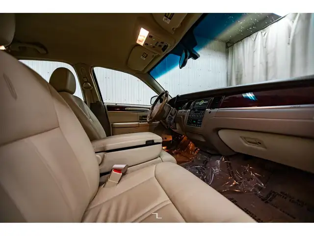 2005 Lincoln Town Car Leather Heated Seats in Cars & Trucks in Grande Prairie - Image 14