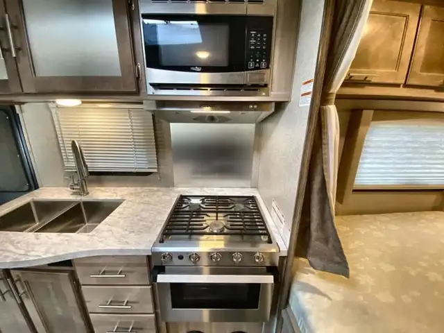 2022 Adventurer LP Class C Adventurer 24DS in RVs & Motorhomes in Prince George - Image 29