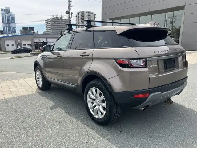 2019 Land Rover Range Rover Evoque SE WINTER TIRES INCLUDED! dans Autos et camions dans Ville d’Halifax - Image 12