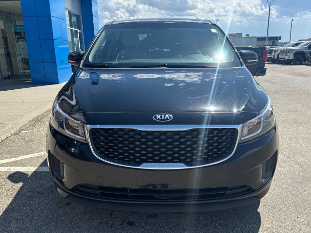 2016 Kia Sedona in Cars & Trucks in St. Albert - Image 2