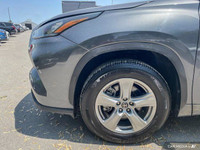 *2020 Toyota Highlander LE | V6 Power | 8-Passenger Seating | Only 84,700 KM* Built for comfort, spa... (image 8)