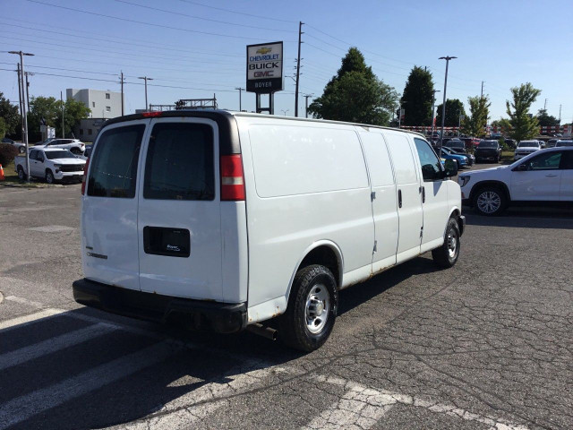 2011 Chevrolet Express Cargo Van in Cars & Trucks in Oshawa / Durham Region - Image 4