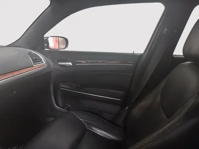 2012 Chrysler 300 LIMITED in Cars & Trucks in Laval / North Shore - Image 19