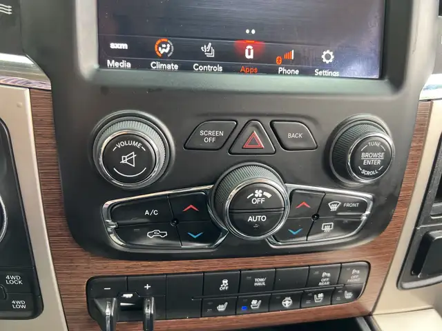 2014 Ram 1500 4WD Crew Cab 140.5" Laramie in Cars & Trucks in City of Toronto - Image 27