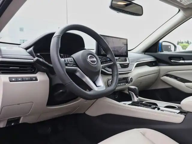2025 Nissan Altima Platinum in Cars & Trucks in Oakville / Halton Region - Image 9
