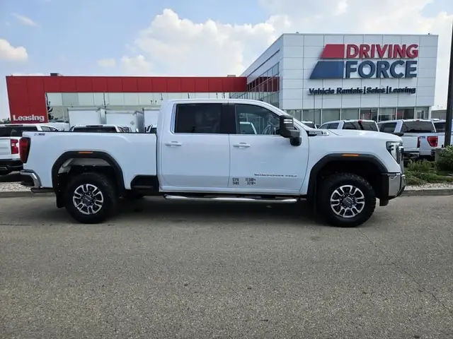 2024 GMC Sierra 3500HD 4WD Crew Cab 159" SLE, 6.6L V8 Gas, SLE C in Cars & Trucks in St. Albert - Image 8