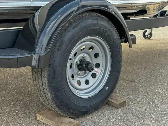 2024 Lund 1875 Alaskan Tiller in Powerboats & Motorboats in Prince Albert - Image 16