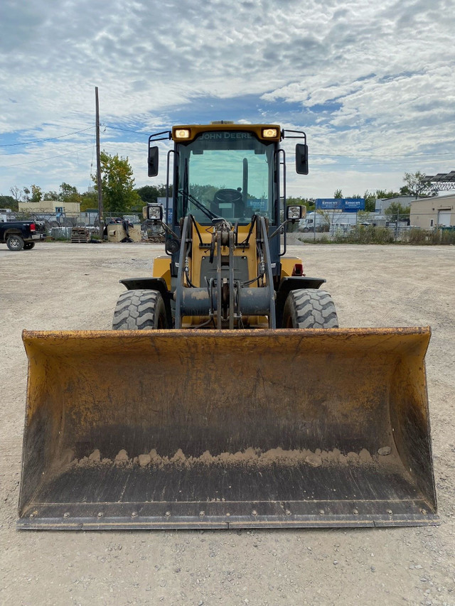 2016 JOHN DEERE 324K WHEEL LOADER FOR SALE - INCLUDES SNOW PLOW in Heavy Equipment in Hamilton - Image 2