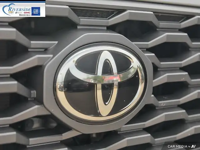 2020 Toyota Tacoma in Cars & Trucks in Brockville - Image 10