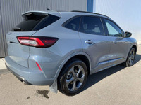 POWER LIFTGATE, HEATED STEERING WHEEL, BLIND SPOT MONITOR, LANE DEPARTURE WARNING, CROSS-TRAFFIC ALE... (image 3)
