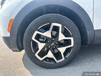 This Hyundai Santa Cruz boasts a Intercooled Turbo Regular Unleaded I-4 2.5 L/152 engine powering th... (image 8)
