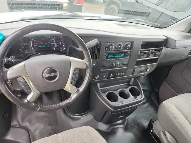 2019 GMC Savana Cargo Van G2500 - V6 Gas - BTooth/Cruise/Camera/ dans Autos et camions dans Ville de Toronto - Image 16